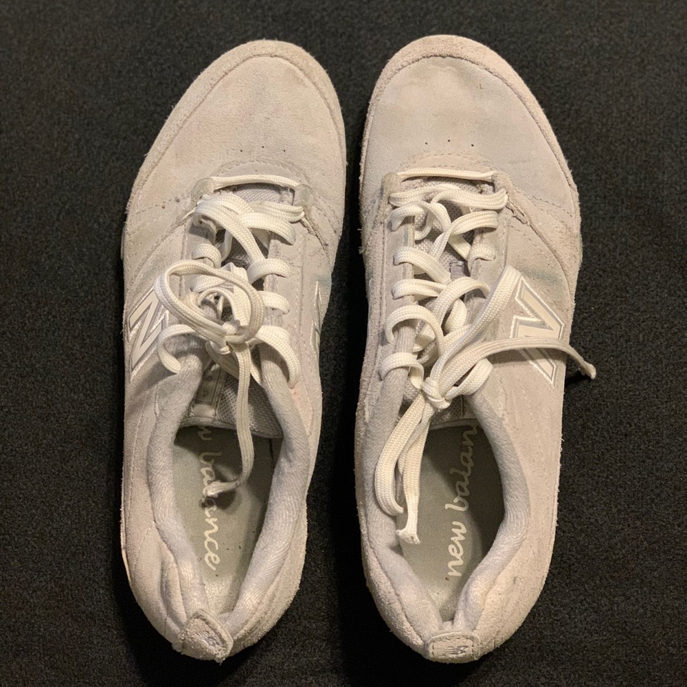 New balance tennis shoes